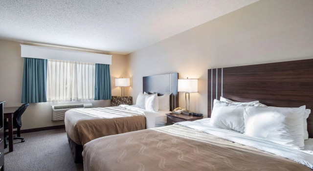 Четырёхместный номер Standard Quality Inn & Suites Pueblo West