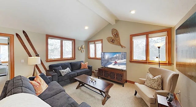 New Listing! Hidden Creek Townhome - Walk To Lift 4 Bedroom Townhouse, Забронировать Отель Отели Парк-Сити 3 звезды, рядом с Полет над каньонами, 3*