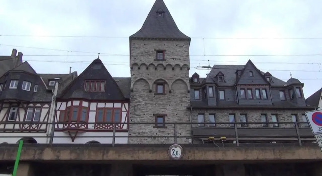 Kranenturm hotel, Забронировать Отель Отели Долины Среднего Рейна с завтраком, Завтраки