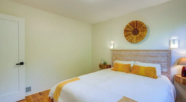 Коттедж Seaside Home w/ Hot Tub & Patio: Close to Beaches!