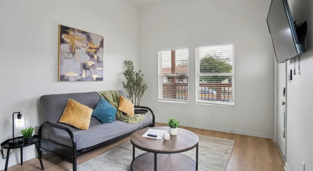 Peaceful Stays With Easy Access to Downtown, Забронировать Апартаменты/квартира Сан-Антонио Bexar County, рядом с Herrera Park