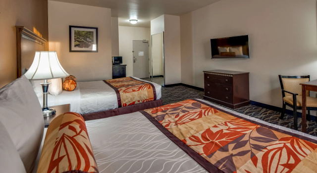 Четырёхместный номер Standard Best Western Plus Battleground Inn & Suites