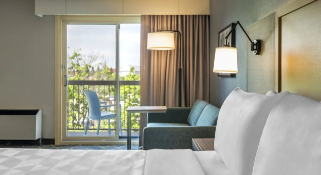 Четырёхместный номер Standard с красивым видом из окна Holiday Inn Kingston - Waterfront by IHG