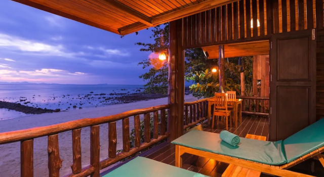 Семейный номер Standard с балконом и с видом на море Koh Jum Ocean Beach Resort