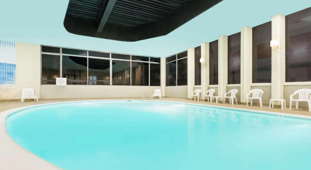 Кровать в общем номере Clarion Hotel and Suites