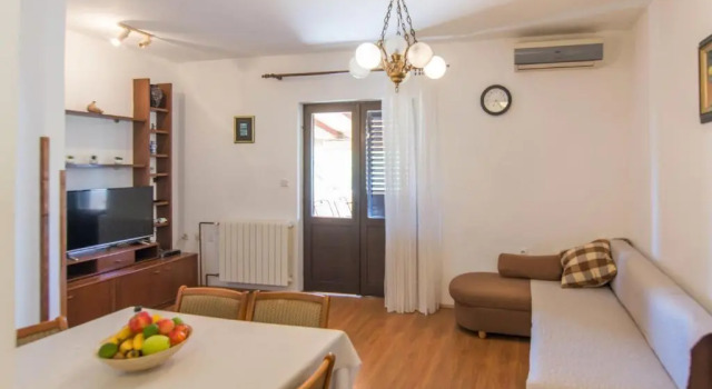 Apartments Krešo, Забронировать Апартаменты/квартира Отели Биоград-на-Мору с парковкой, рядом с Частный Пляж «Кемп Сенди», Парковка