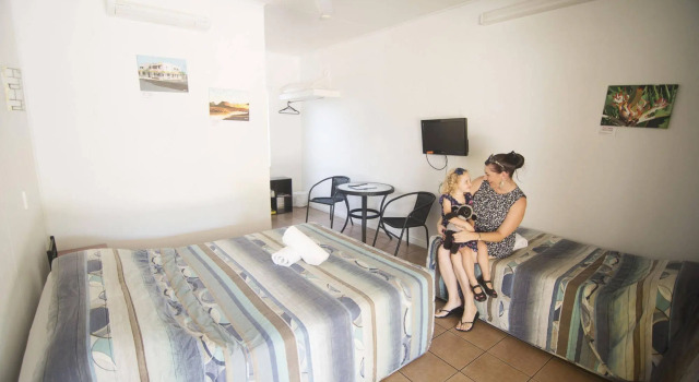 Cool Palms Motel