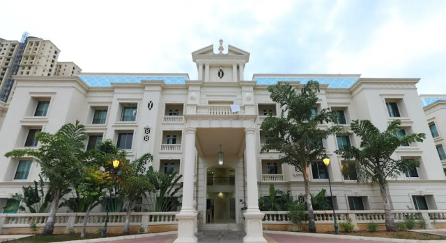 OYO 6954 The Lawns Oragadam, Забронировать Отель Отели штата Тамилнада с бассейном, Бассейн