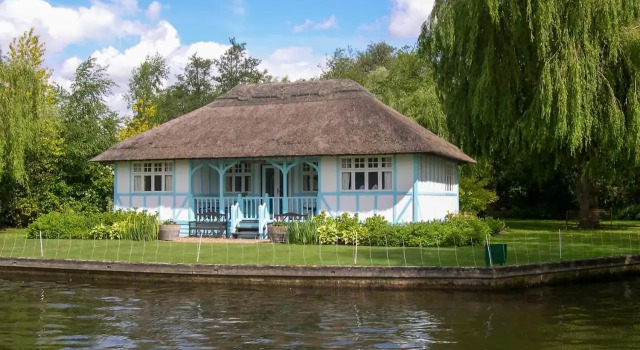 Leisure Hour, Book Hotel Hoveton Norfolk