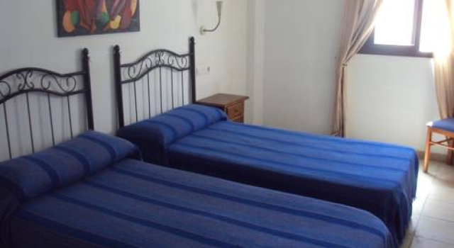 Hostal Fenix, Забронировать Отель Недорогие отели Херес-де-ла-Фронтера, рядом с Бодега-Тио-Пепе, недорого