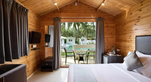 Коттедж с видом на бассейн Stone Wood Village Resort - Morjim Beach