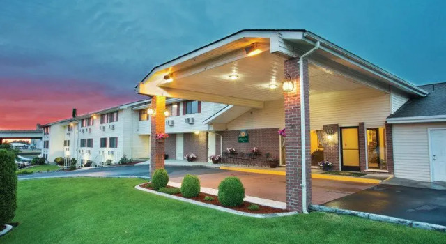 Кровать в общем номере Quality Inn & Suites Downtown Walla Walla