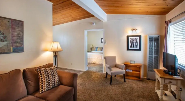 Четырёхместный люкс Redwood Suites