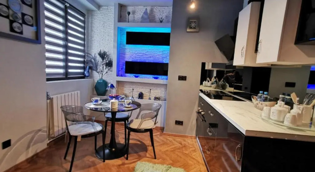 Crystal Central Apartment