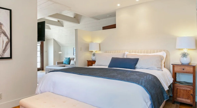 New Listing! The Penthouse Suite At De La Vina Inn Studio Bedroom Hotel Room