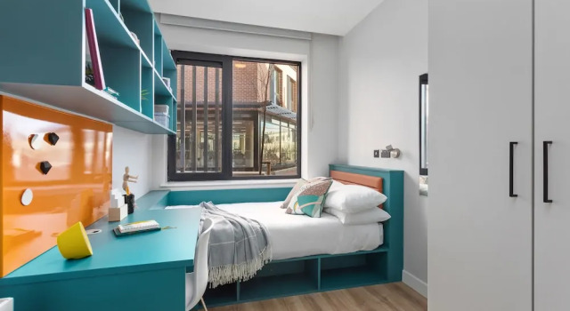 Кровать в общем номере с 6 комнатами Highfield House Apartments