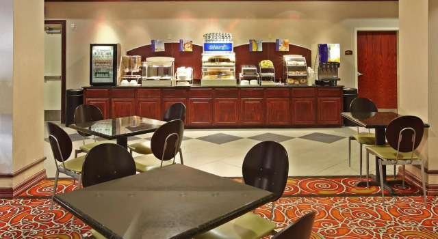 Holiday Inn Express & Suites West by IHG