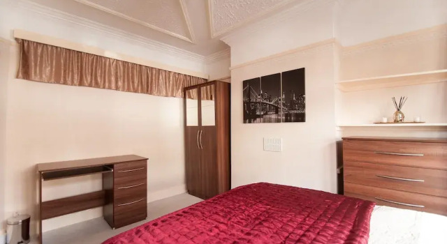 Watford stays - 4bed house, Забронировать Дом для отпуска Уотфорд Хартфордшир, рядом с Watford Palace Theatre