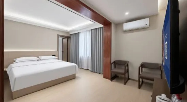 Люкс Deluxe Jinjiang Inn Fashion Hotel (Weishan Ancient City)