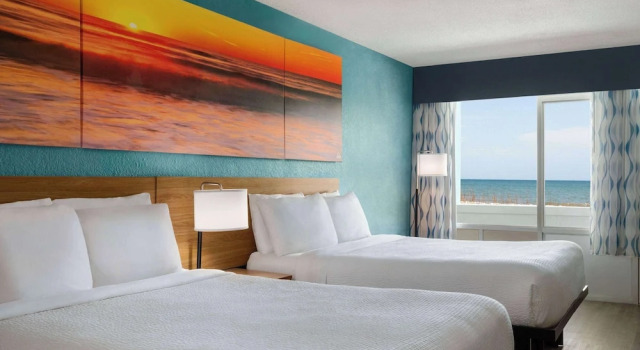 Четырёхместный номер Standard Цокольный этаж oceanfront Days Inn by Wyndham Myrtle Beach-Beach Front