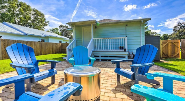 Коттедж Charming Coastal Getaway, Near Beach & Pier!
