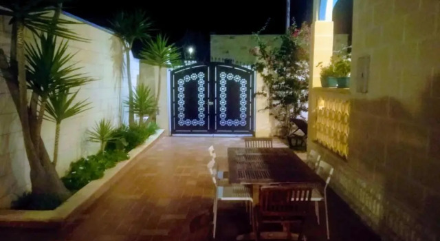 Вилла Apartment sleeps 4 in a villa 100m from the sandy sea