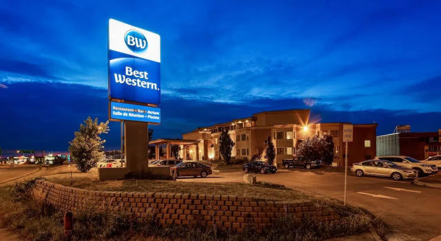 Best Western Plus Laval-Montreal & Conference Centre, Book Hotel Laval Rive-Nord