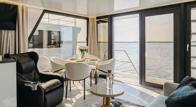 Шале Deluxe HT Houseboats