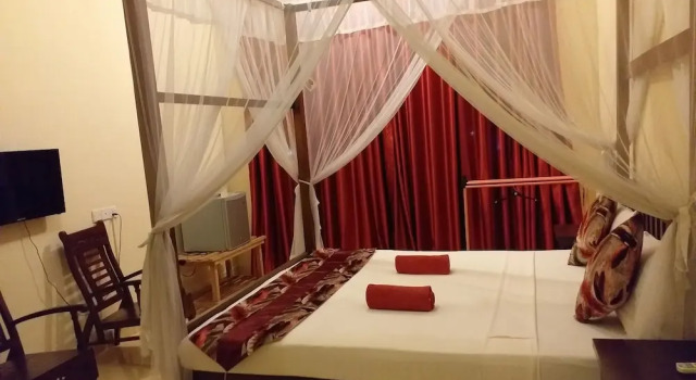 Трёхместный номер Deluxe с балконом и с видом на город Hotel Marine at Negombo Beach