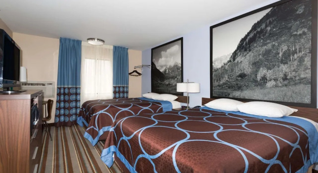 Четырёхместный номер Standard Цокольный этаж Super 8 by Wyndham Longmont/Twin Peaks
