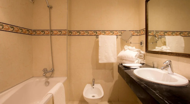 Двухместный номер Economy с балконом и с видом на город Курортный отель El Andalous Lounge Spa