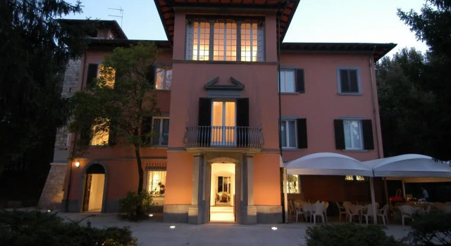 Residence Il Fortino, Boek Hotel Hotels in Apuana coast met zwembad, Zwembad