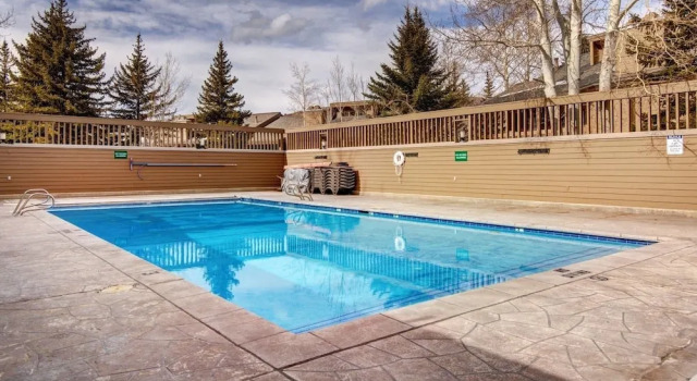 1791 Lakeside Getaway At Deer Valley! Outdoor Heated Pool & Hot Tubs! 2 Bedroom Condo by RedAwning, Varaa Huoneisto Deer Valley 