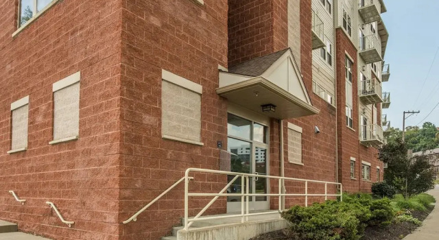 FRONTDESK Portal Place Apts Oakland Pittsburgh, Забронировать Отель Отели Питтсбурга 3 звезды, рядом с UPMC Matilda H. Theiss Health Center, 3*