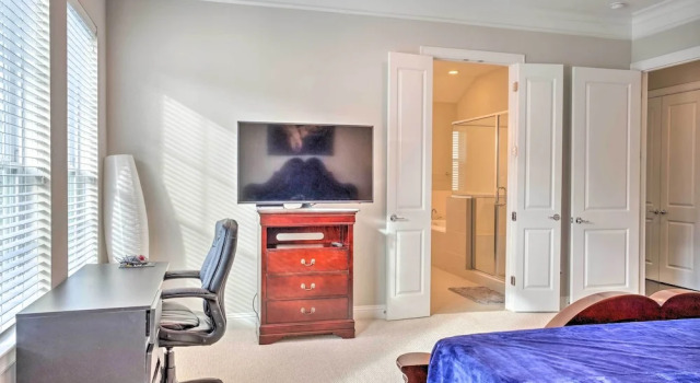 Pet-friendly Houston Townhome, 6 Mi to Dtwn!, Забронировать Апартаменты/квартира Хьюстон Texas Gulf Coast