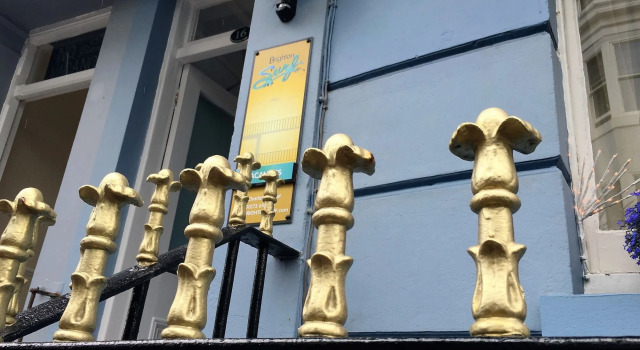 Brighton Surf Guest House, Забронировать Гостевой дом Отели Исторического графства Суссекса с парковкой, Парковка