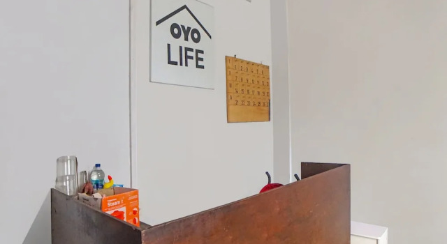 OYO 92403 Gatsu Homestay, Rezerwuj Hotel Medan Sumatra