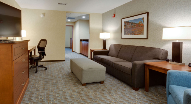 Четырёхместный люкс с 2 комнатами Drury Plaza Hotel St. Louis St. Charles