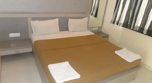 Hotel Skylark Inn