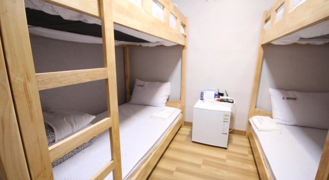 Кровать в общем номере (мужской номер) Gyeongju Hotel Gonggan