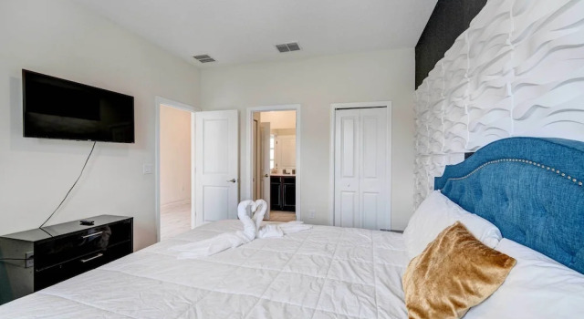 Resort Getaway w/ Home Theater: 7 Mi to Disney!, Rezerwuj Ośrodek wypoczynkowy Kissimmee Kissimmee