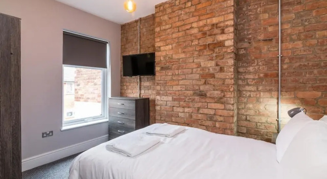 Salisbury Street Guest House, Book Pension Hoteller i Long Eaton med parkering, Parkering