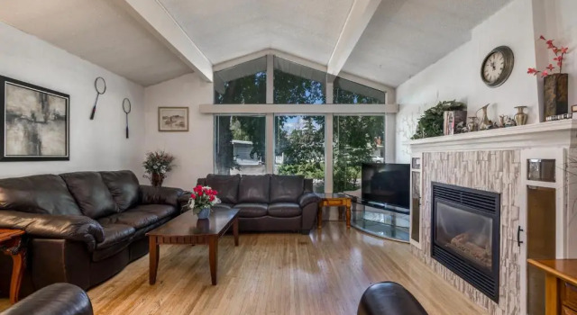 V-Home by Heritage park and Glenmore Reservoir, Rezerwuj Hostel Hotele w Calgary Region z parkingiem, Parking