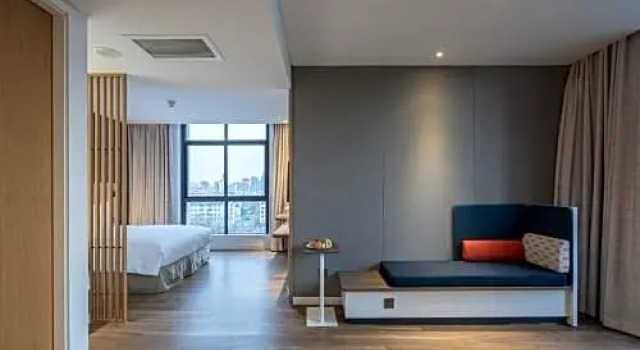 Семейный номер Standard Holiday Inn Express Haining City Center