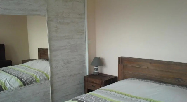 Magnifique appartement, face au Port de Granville, avec vue sur mer, à 200 m du centre ville., Забронировать Отель Отели Гранвиль с парковкой, рядом с Музей старого города Гранвиля, Парковка