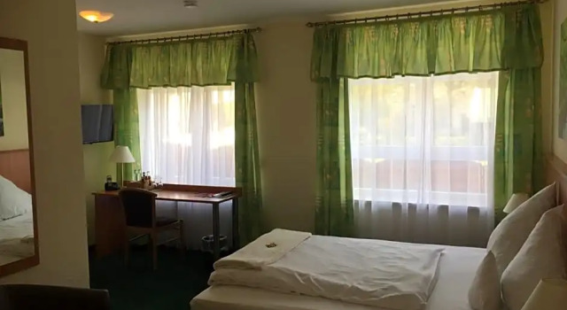 Fricks Hotel & Restaurant