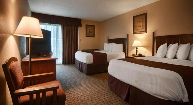 Четырёхместный номер Standard Цокольный этаж Best Western Prairie Inn & Conference Center