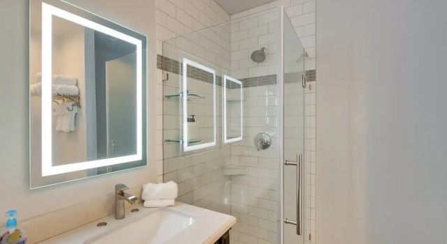 Коттедж Updated Sheboygan Home w/ Porch < 1 Mi to Beach
