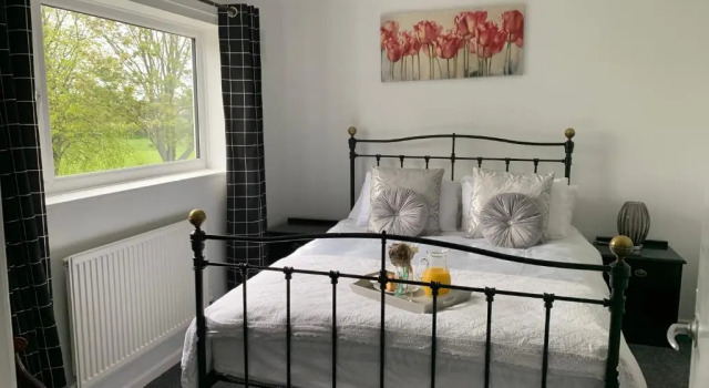 Коттедж House - Sleeps 5 parking & private garden
