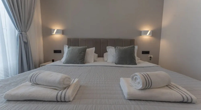 Sky & Sun Luxury Rooms